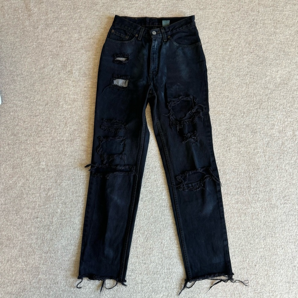 Levi's Black Skinny Jeans with Distressed Detailing - Picture 2 of 5
